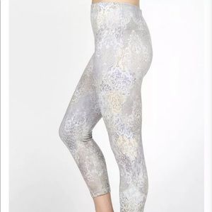 NWT M Rena Chic & Sassy Leggings One Size